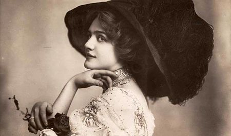 Lily Elsie in the 1907 London premiere of 'The Merry Widow', 1907