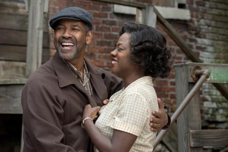 Denzel Washington as Troy, Viola Davis as Rose in 'Fences'