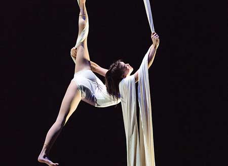 Emi Vauthey on the Silk Rope in 'Reversible'